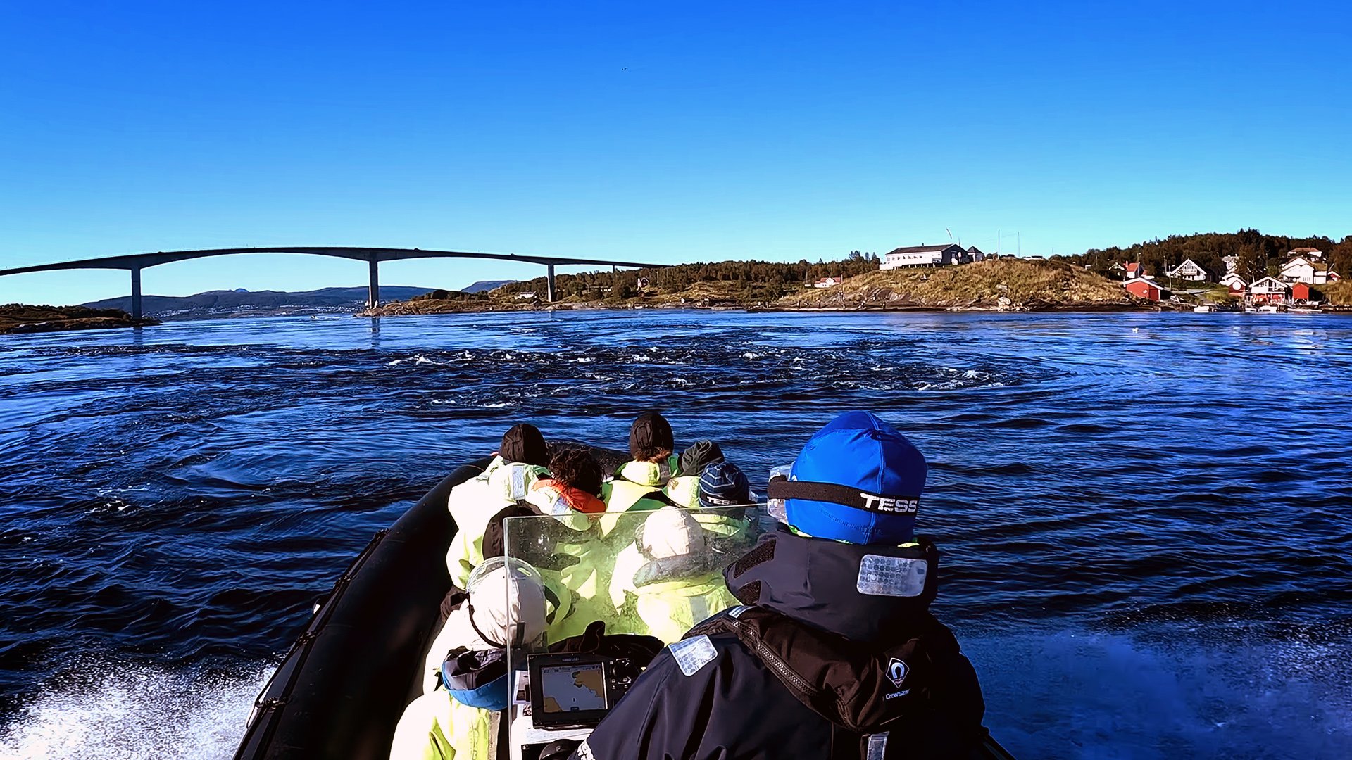 Tur med RIB til spektakul&aelig;re Saltstrumen er en opplevelse du ikke vil g&aring; glipp av.