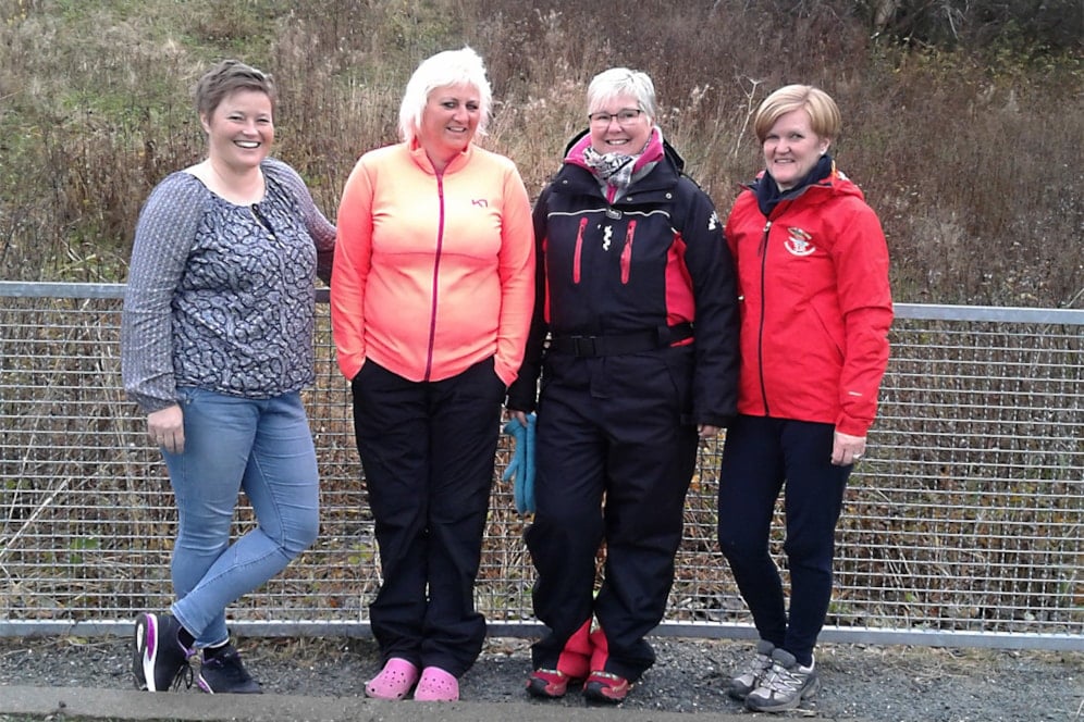 Viktige medarbeidere. Fagarbeider Serin Mehammer (t.h.), barne- og ungdomsarbeider Randi S. Hallseth og assistent Iren Aasen er tre av i alt åtte seniorer i barnehagen. For Kjersti Ellingsen er de en viktig ressurs som hun er opptatt av å ta vare på. 