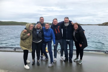 Gode planleggingsdager. PBL og Stine Sofies Stiftelse har hatt to gode arbeidsdager på øya Fleinvær utenfor Bodø med f.v. Cathrine Berntsen, prosjektleder Kari Vold Jensen, Harald Dean, Iris Lyngmo, prosjektleder Erik S. Oksavik, Ole-Morten Glastad Mouridsen og Eva Kvelland. 