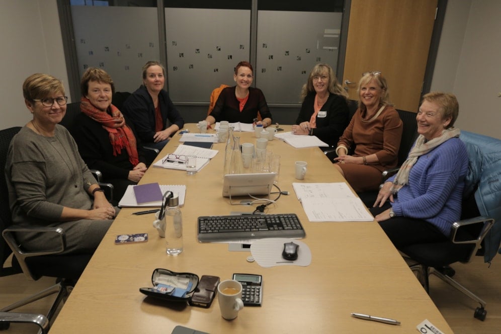 Fordeler potten. Her er hele komiteen for OU-fondet samlet i Utdanningsforbundets lokaler i Oslo 18. oktober hvor midlene for 2018 skulle fordeles. F.v. Anne-Dorthe Aasen, Utdanningsforbundet, Christin Ingebrigtsen, PBL, Monica Deildok, Delta. Rigmor Larsen, PBL, Dagny Sten, Fagforbundet, Ellinor Gilberg, Utdanningsforbundet og fondsstyrets leder Berit Edvardsen, PBL.